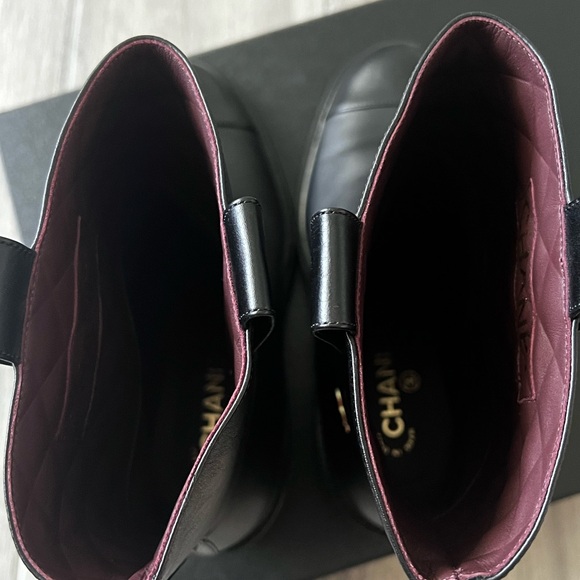 Chanel calfskin bootie in size 42 or 12. New never worn - Picture 3 of 7